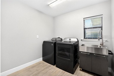 GOLF VIEWS! BEAUTIFUL 3 BEDROOM, 2 BATH, 3-CAR GARAGE HOME IN - photo 25