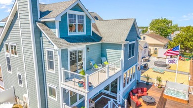 Stunning custom-designed 4BR, 3BA waterfront home on a wide - photo 26