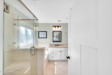 Stunning custom-designed 4BR, 3BA waterfront home on a wide - photo 27