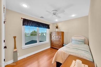 Stunning custom-designed 4BR, 3BA waterfront home on a wide - photo 32