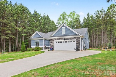Gorgeous home in the beautiful gated community of Sunset Pointe - photo 3