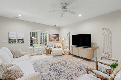 Gorgeous home in the beautiful gated community of Sunset Pointe - photo 5