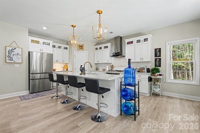 Gorgeous home in the beautiful gated community of Sunset Pointe - photo 8