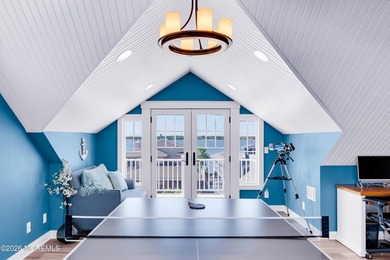 Stunning custom-designed 4BR, 3BA waterfront home on a wide - photo 38