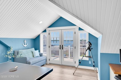 Stunning custom-designed 4BR, 3BA waterfront home on a wide - photo 39