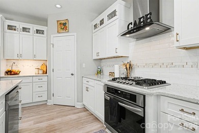 Gorgeous home in the beautiful gated community of Sunset Pointe - photo 10