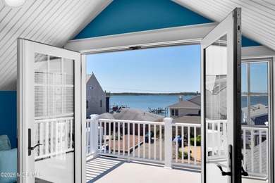 Stunning custom-designed 4BR, 3BA waterfront home on a wide - photo 40
