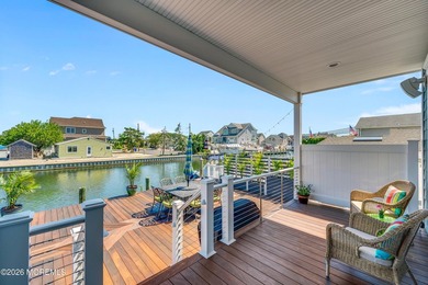 Stunning custom-designed 4BR, 3BA waterfront home on a wide - photo 43