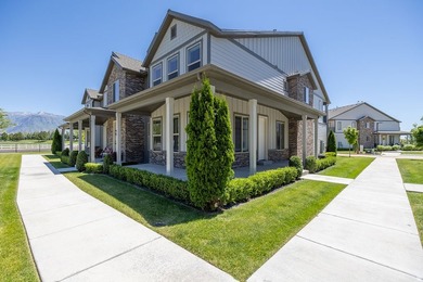 Beautifully maintained townhome in the desirable Springwater - photo 3