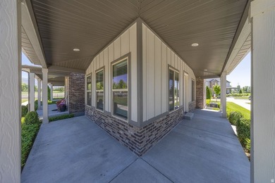 Beautifully maintained townhome in the desirable Springwater - photo 4