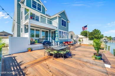 Stunning custom-designed 4BR, 3BA waterfront home on a wide - photo 48