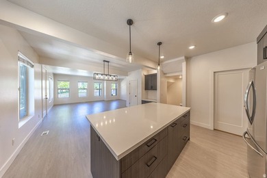 Beautifully maintained townhome in the desirable Springwater - photo 8