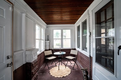 Welcome to the iconic pink house, a classic bungalow in one of - photo 2