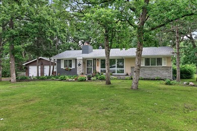 Welcome home to this beautifully updated 4-bedroom, 2-bath - photo 3