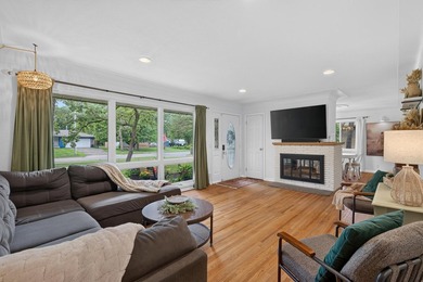 Welcome home to this beautifully updated 4-bedroom, 2-bath - photo 6