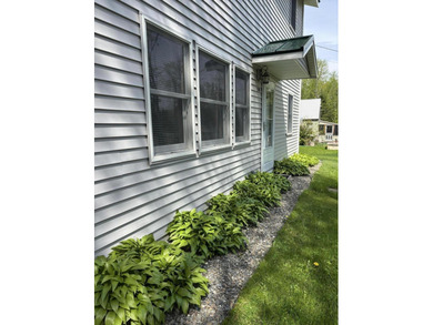 Welcome to this stunning, fully renovated home, meticulously - photo 5
