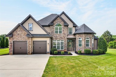 Price improvement on this gorgeous home!! Welcome to 103 Webbed - photo 3