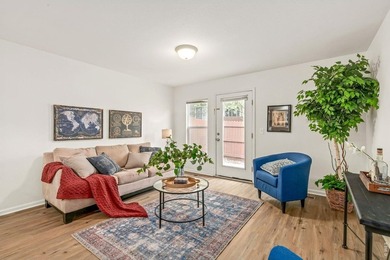 FRESH INTERIOR PAINT & BRAND NEW CARPET! Rare ranch-style - photo 3