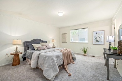 FRESH INTERIOR PAINT & BRAND NEW CARPET! Rare ranch-style - photo 4