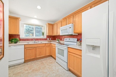 FRESH INTERIOR PAINT & BRAND NEW CARPET! Rare ranch-style - photo 8