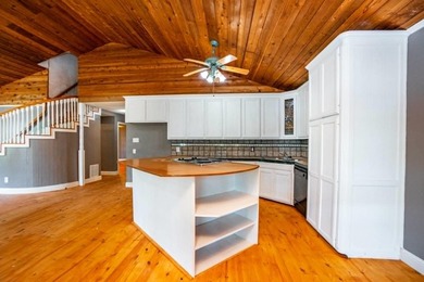 Looking for a house that says sweat equity?? Priced at under 400 - photo 6