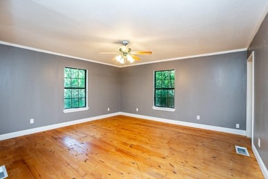 Looking for a house that says sweat equity?? Priced at under 400 - photo 9
