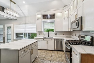 Move-in ready 3 bedroom/2 bath home located off of Hwy 190 - photo 6