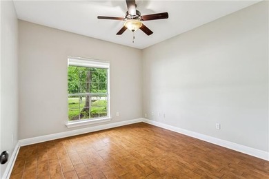 Move-in ready 3 bedroom/2 bath home located off of Hwy 190 - photo 8