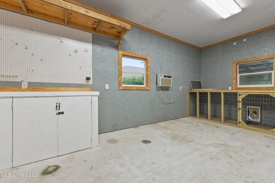 Welcome to this charming home, perfectly situated on a corner - photo 25