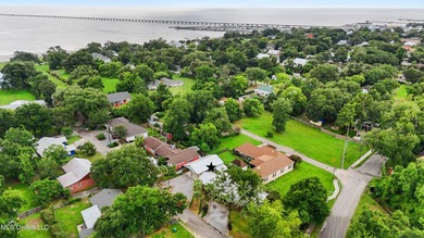 Welcome to this charming home, perfectly situated on a corner - photo 28