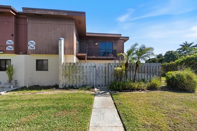 2BR/2BA corner townhouse with a 2024 new roof and hurricane - photo 3