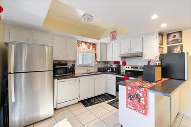 2BR/2BA corner townhouse with a 2024 new roof and hurricane - photo 10