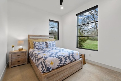 First time to market, this custom estate built by Kenneth Graham - photo 23