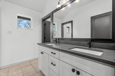 First time to market, this custom estate built by Kenneth Graham - photo 26