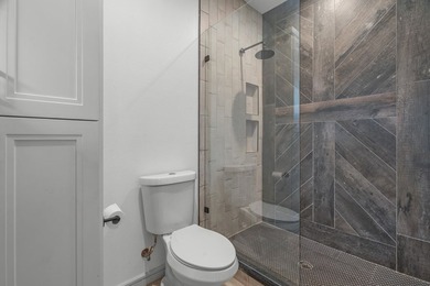 First time to market, this custom estate built by Kenneth Graham - photo 27