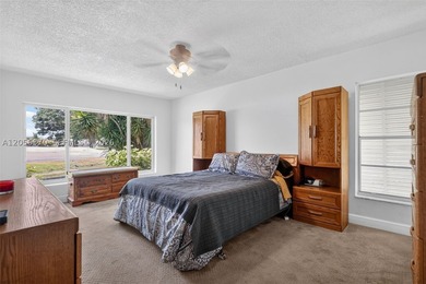 Welcome to this beautifully updated 3-bedroom, 3-bathroom - photo 33