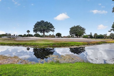 Welcome to this beautifully updated 3-bedroom, 3-bathroom - photo 45