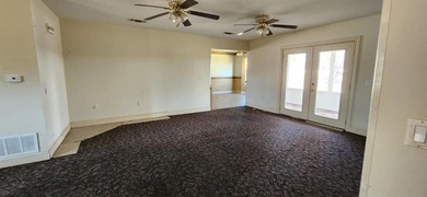 Spacious 2 bedroom, 2 bath home with office near World Famous