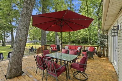 Experience luxury lakefront living on Lake Hamilton in Hot - photo 21