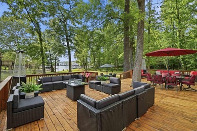 Experience luxury lakefront living on Lake Hamilton in Hot - photo 22