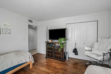 Beautifully renovated 2-bedroom, 2-bath end-unit condo in the - photo 23
