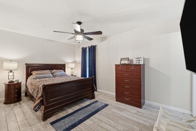 Experience luxury lakefront living on Lake Hamilton in Hot - photo 27
