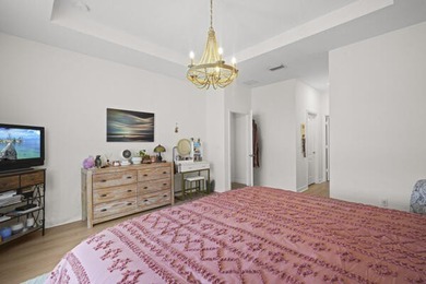 Welcome to this inviting 3-bedroom, 2-bathroom single-story home - photo 13