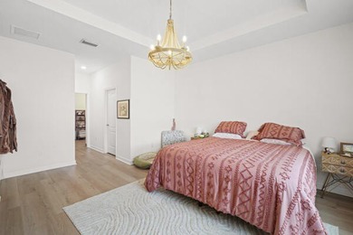 Welcome to this inviting 3-bedroom, 2-bathroom single-story home - photo 15