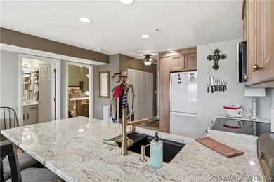 Top-floor condo with soaring vaulted ceilings and dramatic - photo 18