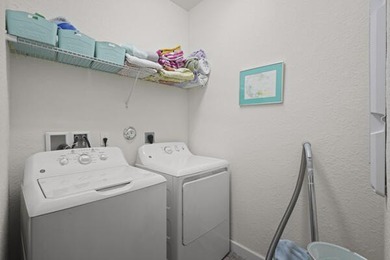 Welcome to this inviting 3-bedroom, 2-bathroom single-story home - photo 18