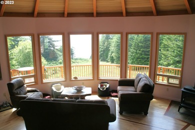 Ocean View Acreage!!! Charming two-bedroom, one-bath artist - photo 9