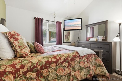 Top-floor condo with soaring vaulted ceilings and dramatic - photo 21