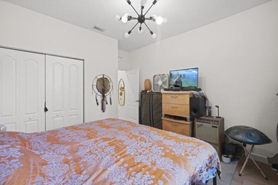 Welcome to this inviting 3-bedroom, 2-bathroom single-story home - photo 21
