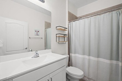 Welcome to this inviting 3-bedroom, 2-bathroom single-story home - photo 22